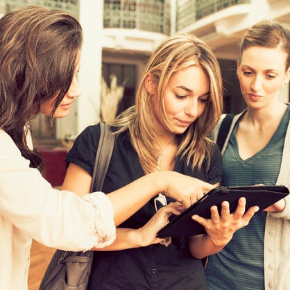iStock_000019051929_Univ_Student_Tablet_Learn_Anywhere_Large(1)