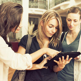 iStock_000019051929_Univ_Student_Tablet_Learn_Anywhere_Large(1)